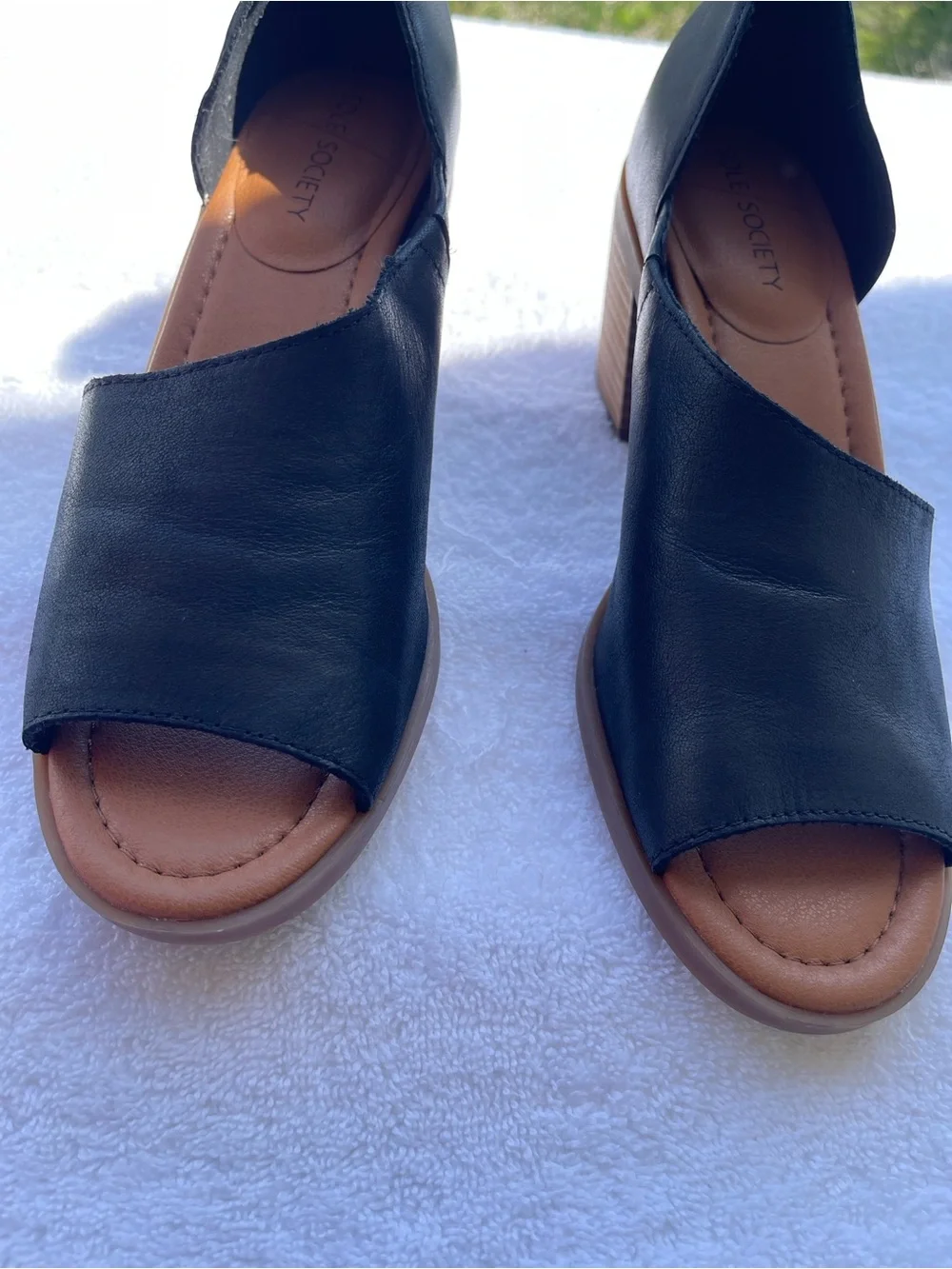 Sole Society Black Leather Peep Toe Cutout Block Heel Sandals Size 8.5M / 39